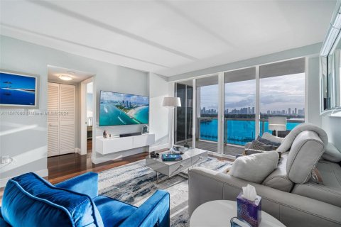 Copropriété à vendre à Miami Beach, Floride: 2 chambres, 117.99 m2 № 1329885 - photo 1