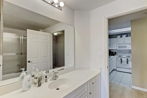 Condo in Palm Beach Gardens, Florida, 2 bedrooms  № 1227856 - photo 24