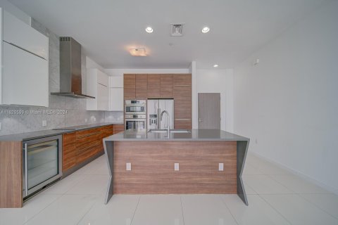 Copropriété à vendre à Miami, Floride: 2 chambres, 127.18 m2 № 1242075 - photo 4