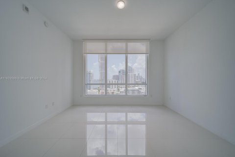 Condo in Miami, Florida, 2 bedrooms  № 1242075 - photo 17