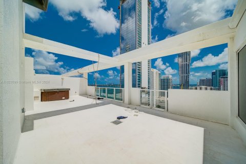 Condo in Miami, Florida, 2 bedrooms  № 1242075 - photo 12