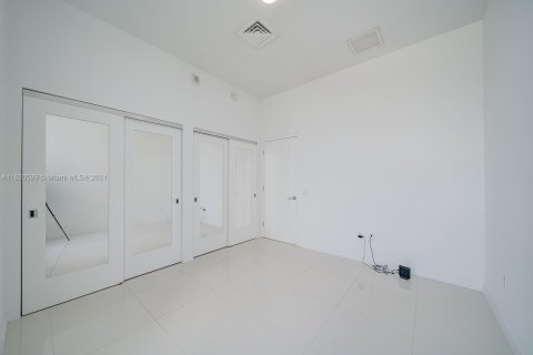 Condo in Miami, Florida, 2 bedrooms  № 1242075 - photo 20