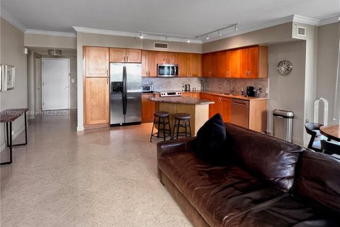 Condo in Hallandale Beach, Florida, 3 bedrooms  № 1242074 - photo 2