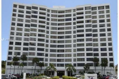 Condominio en alquiler en Hollywood, Florida, 2 dormitorios, 102.19 m2 № 5924 - foto 1
