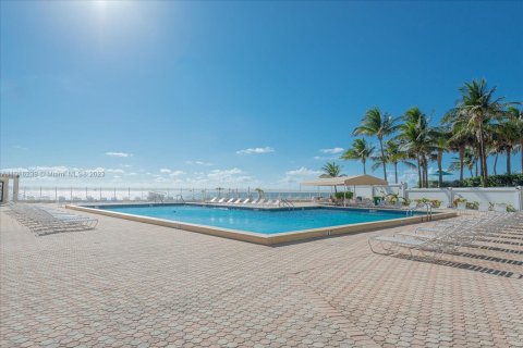 Condominio en alquiler en Hollywood, Florida, 1 dormitorio, 79.9 m2 № 5926 - foto 10