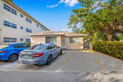 Immobilier commercial à vendre à Hollywood, Floride: 245.26 m2 № 976303 - photo 6