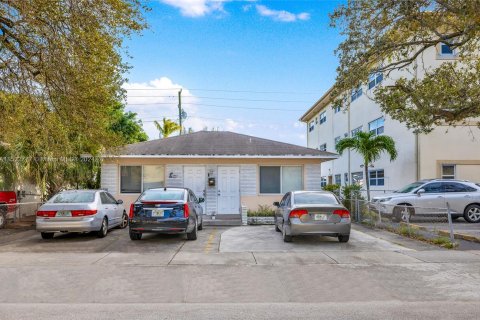 Immobilier commercial à vendre à Hollywood, Floride: 245.26 m2 № 976303 - photo 2