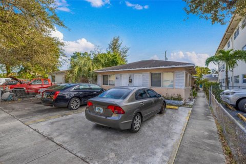 Immobilier commercial à vendre à Hollywood, Floride: 245.26 m2 № 976303 - photo 4