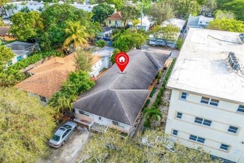 Commercial property in Hollywood, Florida 245.26 sq.m. № 976303 - photo 1