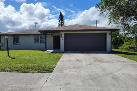 House in Port St. Lucie, Florida 3 bedrooms, 172.05 sq.m. № 840333 - photo 1
