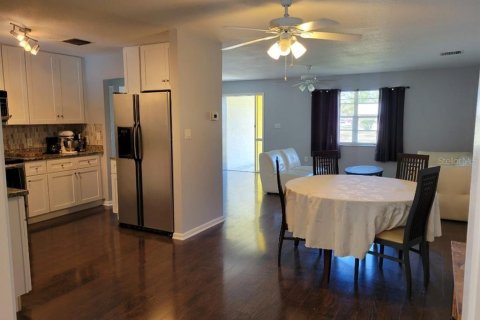 Villa ou maison à vendre à Port St. Lucie, Floride: 3 chambres, 172.05 m2 № 840333 - photo 9