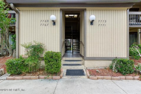 Condo in Jacksonville, Florida, 3 bedrooms  № 771522 - photo 2