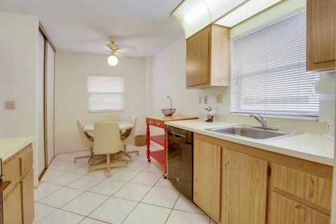 Copropriété à vendre à Lake Worth, Floride: 2 chambres, 113.53 m2 № 927880 - photo 15