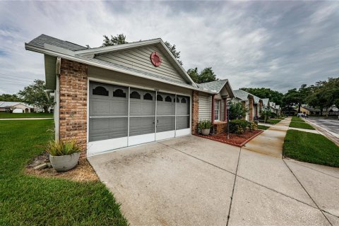 Copropriété à vendre à New Port Richey, Floride: 2 chambres, 117.61 m2 № 1275313 - photo 3