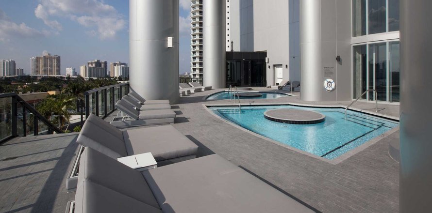 Apartment in PORSCHE DESIGN TOWER in Sunny Isles Beach, Florida 3 bedrooms, 291 sq.m. № 62529