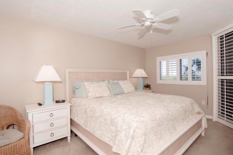 Condo in Hutchinson Island South, Florida, 2 bedrooms  № 860392 - photo 27