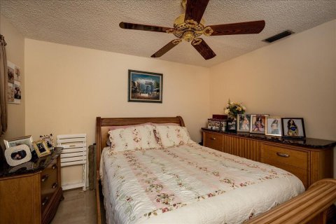 Condo in Stuart, Florida, 2 bedrooms  № 922273 - photo 9