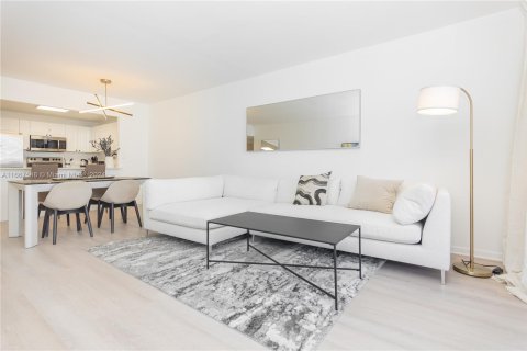 Condo in Miami Beach, Florida, 1 bedroom  № 1382948 - photo 8