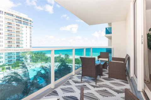 Condo in Miami Beach, Florida, 1 bedroom  № 1382948 - photo 2