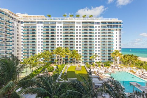 Condo in Miami Beach, Florida, 1 bedroom  № 1382948 - photo 18