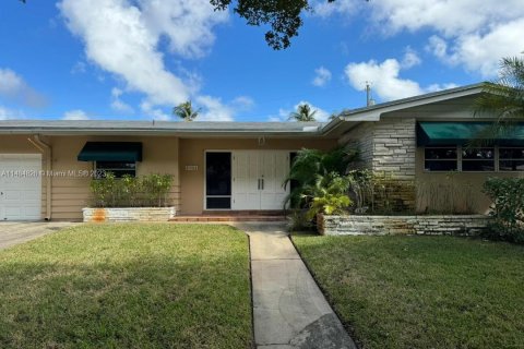 Villa ou maison à vendre à North Miami Beach, Floride: 3 chambres № 834794 - photo 2