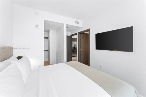 Condo in Miami, Florida, 1 bedroom  № 1386071 - photo 10