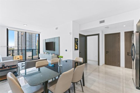 Condo in Miami, Florida, 1 bedroom  № 1386071 - photo 1