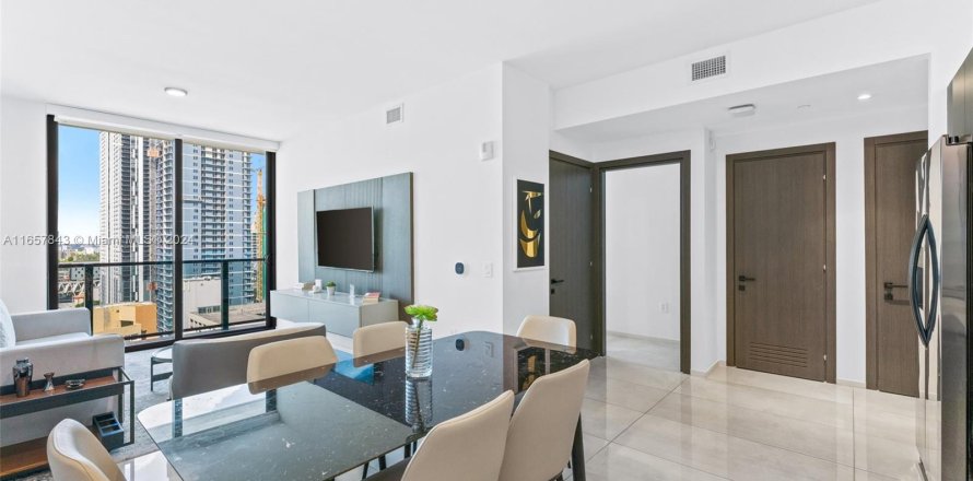 Condominio en Miami, Florida, 1 dormitorio  № 1386071