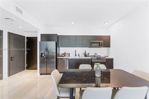 Condo in Miami, Florida, 1 bedroom  № 1386071 - photo 5