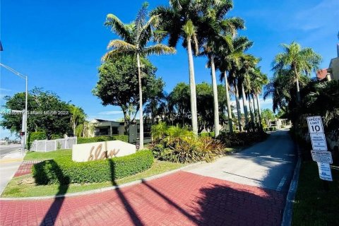 Adosado en venta en Miami, Florida, 2 dormitorios, 84.54 m2 № 1386237 - foto 16