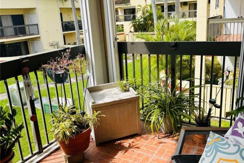 Townhouse in Miami, Florida 2 bedrooms, 84.54 sq.m. № 1386237 - photo 10