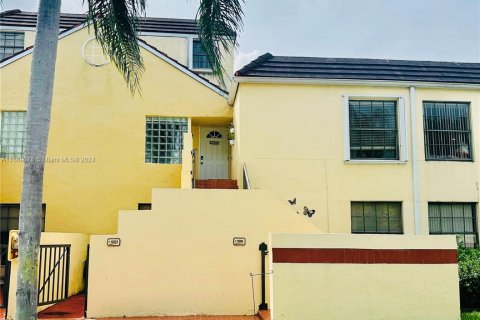 Adosado en venta en Miami, Florida, 2 dormitorios, 84.54 m2 № 1386237 - foto 1