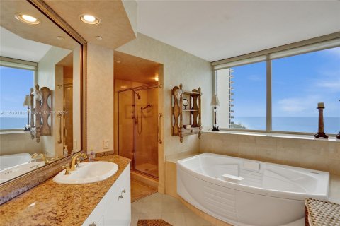 Condo in Sunny Isles Beach, Florida, 3 bedrooms  № 1311197 - photo 27