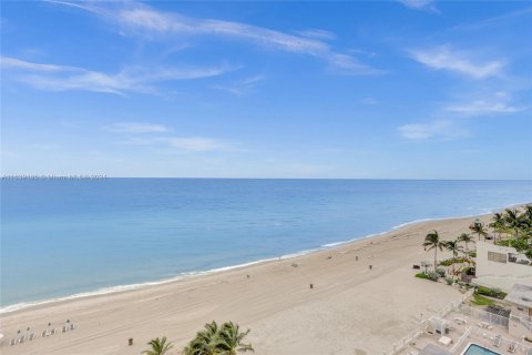 Condo in Sunny Isles Beach, Florida, 3 bedrooms  № 1311197 - photo 10