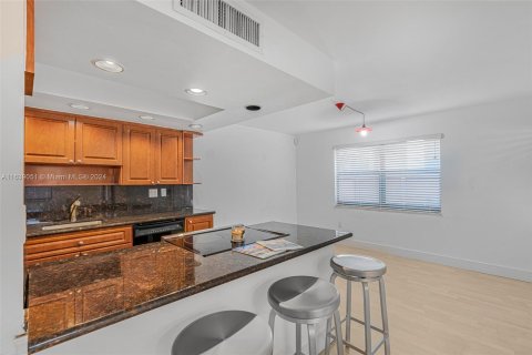 Touwnhouse à vendre à Miami, Floride: 2 chambres, 95.97 m2 № 1311155 - photo 14