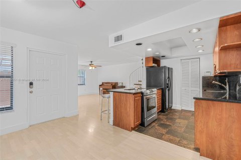 Touwnhouse à vendre à Miami, Floride: 2 chambres, 95.97 m2 № 1311155 - photo 10