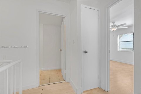 Touwnhouse à vendre à Miami, Floride: 2 chambres, 95.97 m2 № 1311155 - photo 21