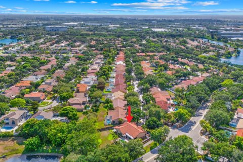 Villa ou maison à vendre à Sunrise, Floride: 4 chambres, 213.77 m2 № 1208816 - photo 5