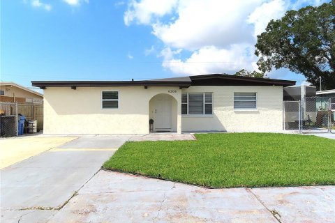 Villa ou maison à vendre à Tampa, Floride: 4 chambres, 154.4 m2 № 1403788 - photo 1