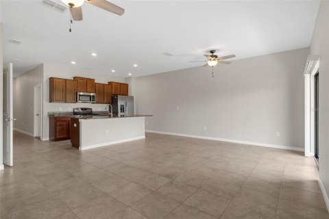 Townhouse in Land O' Lakes, Florida 3 bedrooms, 148.74 sq.m. № 1368608 - photo 9