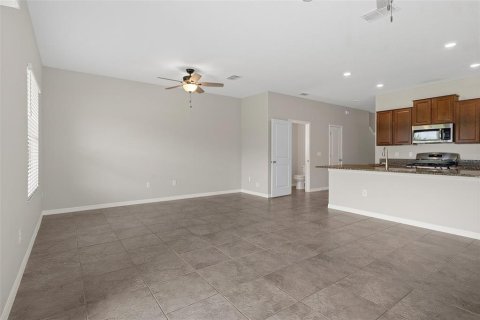 Townhouse in Land O' Lakes, Florida 3 bedrooms, 148.74 sq.m. № 1368608 - photo 10