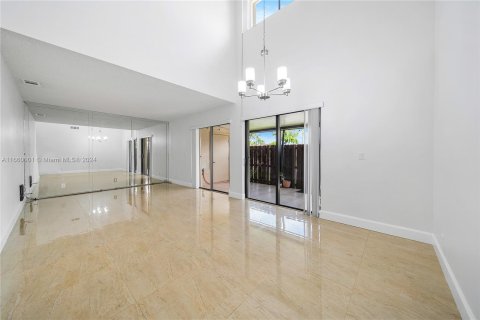 Touwnhouse à vendre à Hialeah, Floride: 3 chambres, 146.97 m2 № 1369100 - photo 4