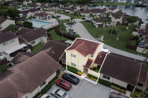 Touwnhouse à vendre à Hialeah, Floride: 3 chambres, 146.97 m2 № 1369100 - photo 15