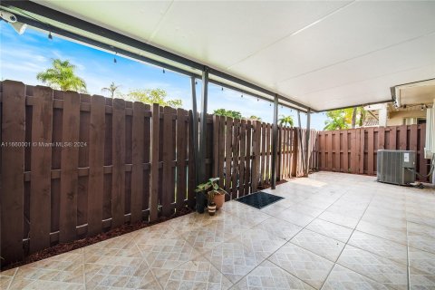 Touwnhouse à vendre à Hialeah, Floride: 3 chambres, 146.97 m2 № 1369100 - photo 14