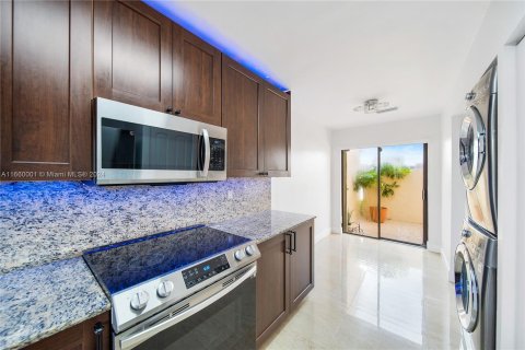 Adosado en venta en Hialeah, Florida, 3 dormitorios, 146.97 m2 № 1369100 - foto 6