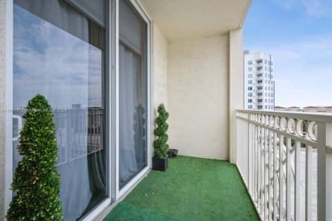 Condo in Fort Lauderdale, Florida, 2 bedrooms  № 1369010 - photo 12