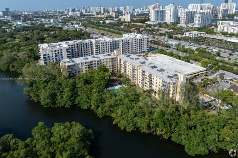 Condo in North Miami Beach, Florida, 2 bedrooms  № 1369011 - photo 29