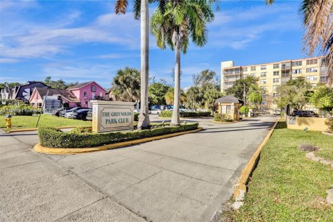 Condo in North Miami Beach, Florida, 2 bedrooms  № 1369011 - photo 26