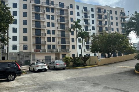 Condominio en venta en North Miami Beach, Florida, 2 dormitorios, 112.69 m2 № 1369011 - foto 23