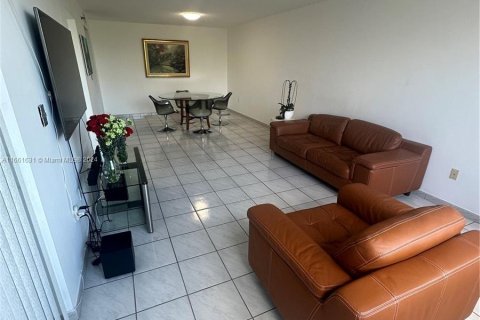 Copropriété à vendre à North Miami Beach, Floride: 2 chambres, 112.69 m2 № 1369011 - photo 6